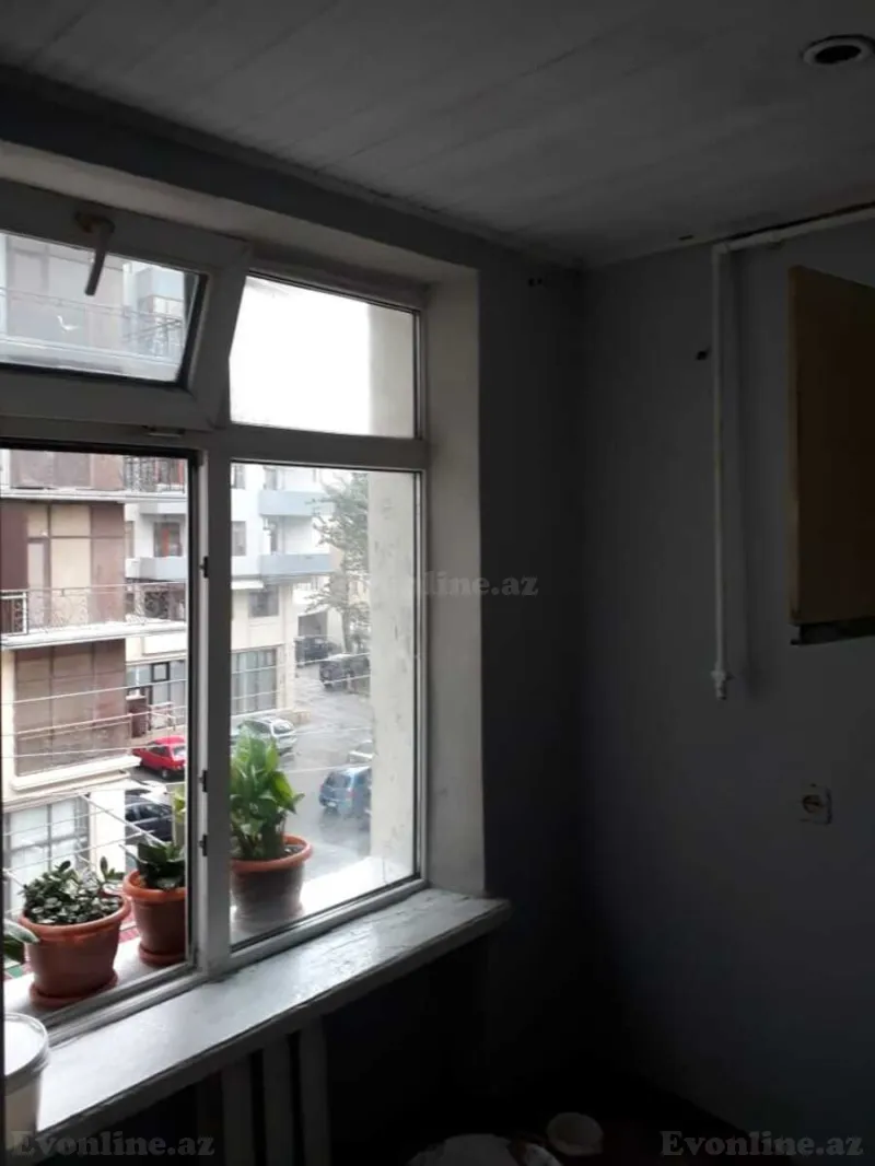 Satılır 3 otaqlı Mənzil Köhnə tikili 70 m² İnşaatçılar m. - şəkil 5