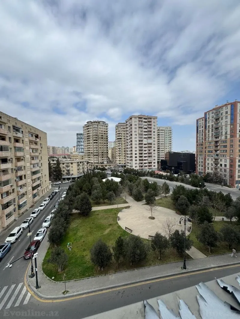 Satılır 4 otaqlı Mənzil Yeni tikili 160 m² Elmlər Akademiyası m. - şəkil 2