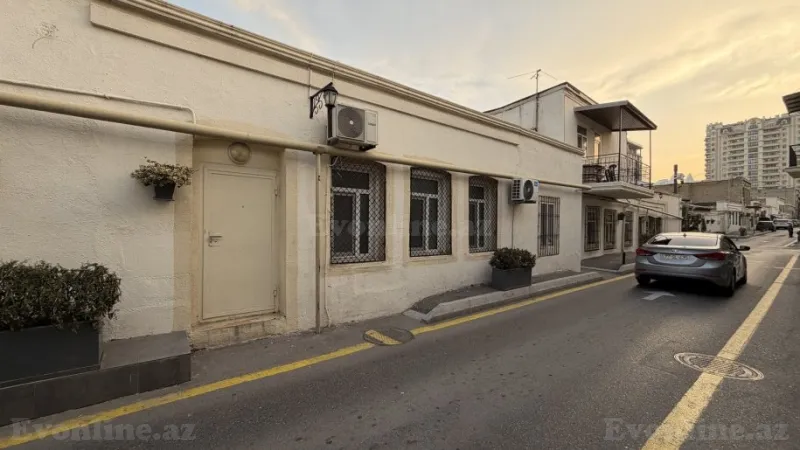 Satılır 2 otaqlı Mənzil Köhnə tikili 50 m² Sahil m. - şəkil 2