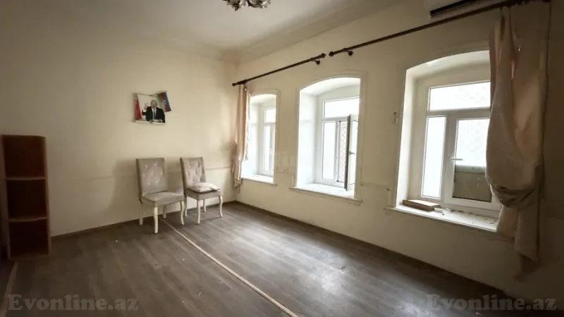 Satılır 2 otaqlı Mənzil Köhnə tikili 50 m² Sahil m. - şəkil 3