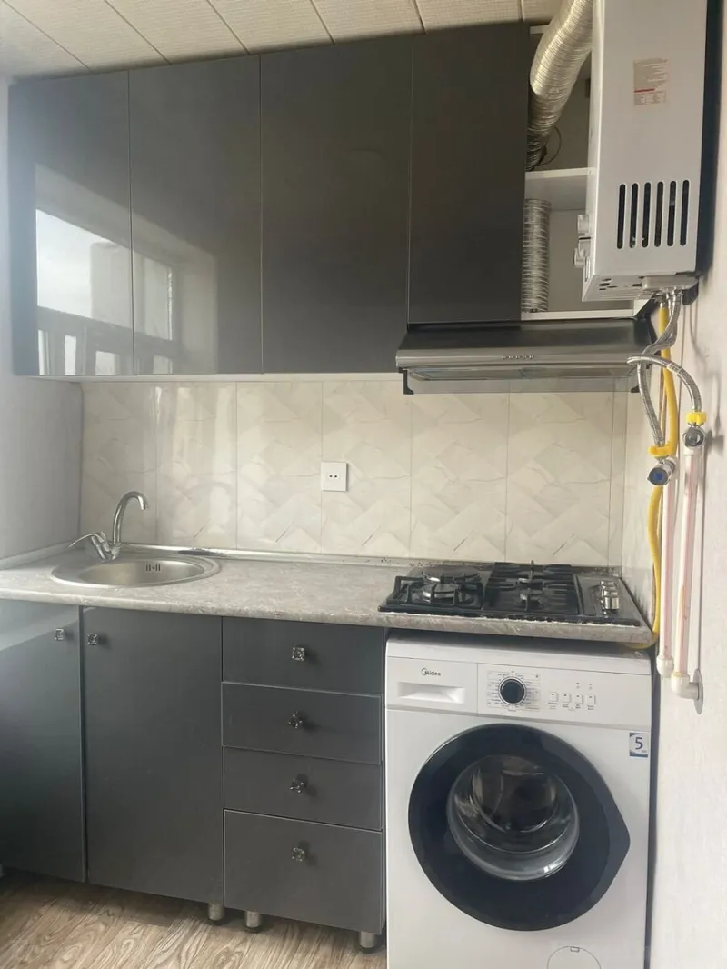 Kirayə verilir 2 otaqlı Mənzil Köhnə tikili 50 m² Nizami m. - şəkil 3