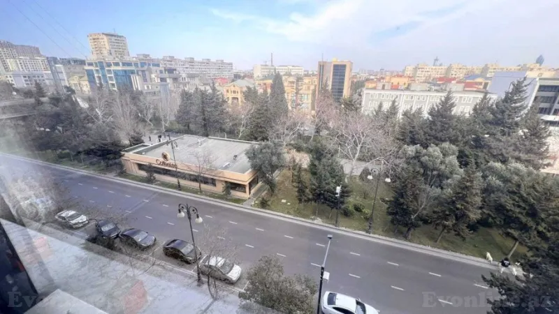 Satılır 2 otaqlı Mənzil Köhnə tikili 67 m² Nərimanov r. - şəkil 3