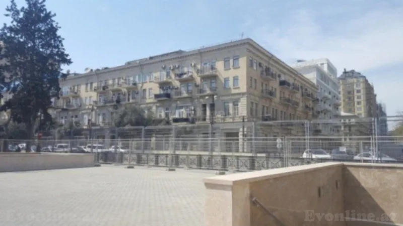 Kirayə verilir 2 otaqlı Mənzil Köhnə tikili 85 m² Sahil m.