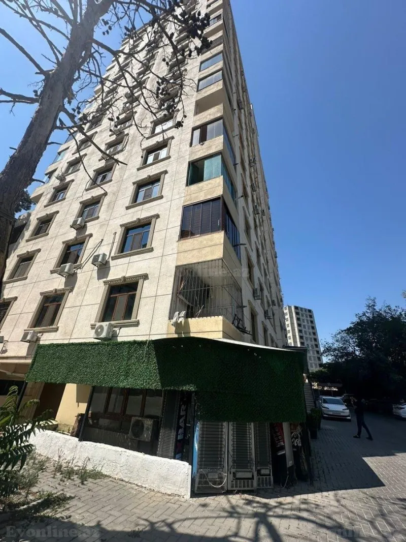 Bakı, Nəsimi r., Memar Əcəmi m., 4-cü mikrorayonda obyekt satılır