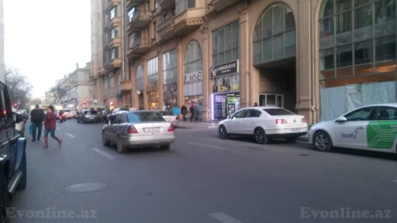 Kirayə verilir 3 otaqlı Mənzil Köhnə tikili 80 m² Sahil m.