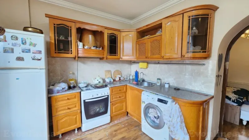 Bakı, Səbail r., İçərişəhər m.da 3 otaqlı ofis kirayə verilir