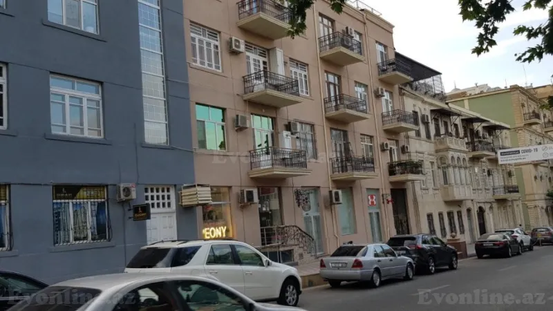 Satılır 2 otaqlı Mənzil Köhnə tikili 90 m² İçərişəhər m.