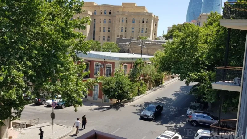 Satılır 2 otaqlı Mənzil Köhnə tikili 90 m² İçərişəhər m. - şəkil 9