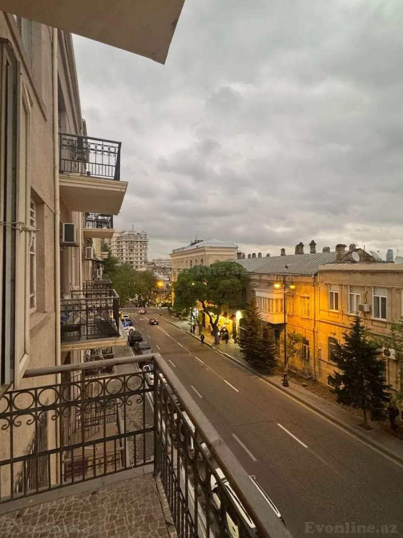 Satılır 2 otaqlı Mənzil Köhnə tikili 90 m² İçərişəhər m. - şəkil 10