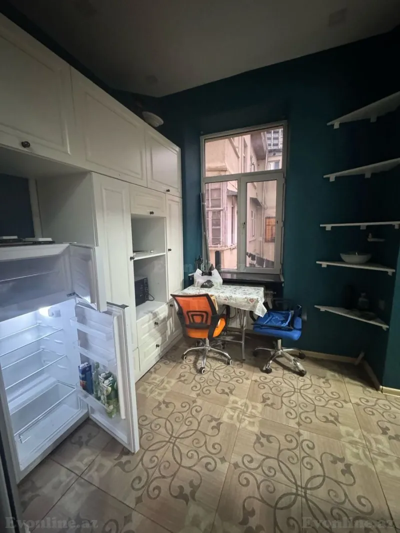 Satılır 2 otaqlı Mənzil Köhnə tikili 90 m² İçərişəhər m. - şəkil 15