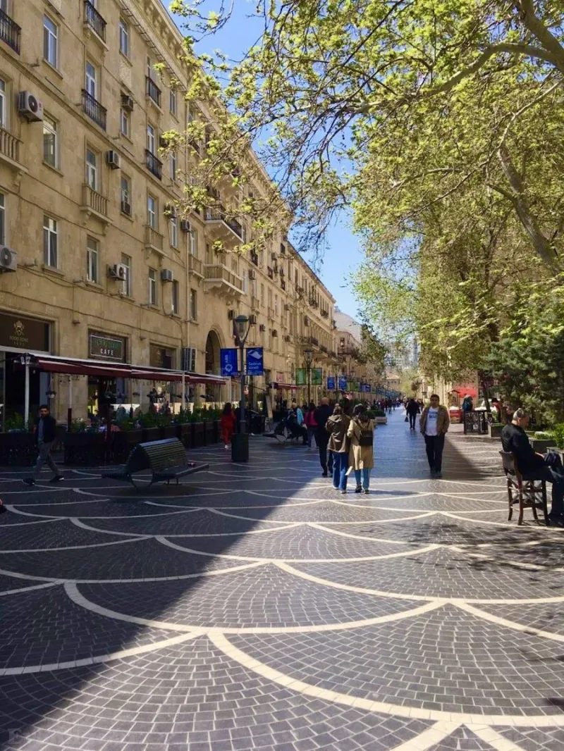 Kirayə verilir 2 otaqlı Mənzil Köhnə tikili 50 m² Sahil m.