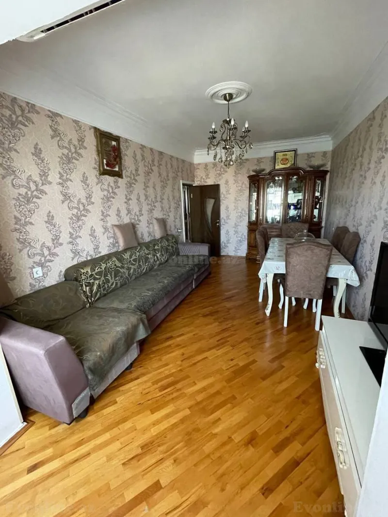 Satılır 4 otaqlı Mənzil Köhnə tikili 100 m² Neftçilər m.