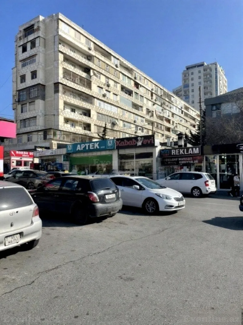 Bakı, Nizami r., Xalqlar Dostluğu m.da 4 otaqlı mənzil kirayə verilir