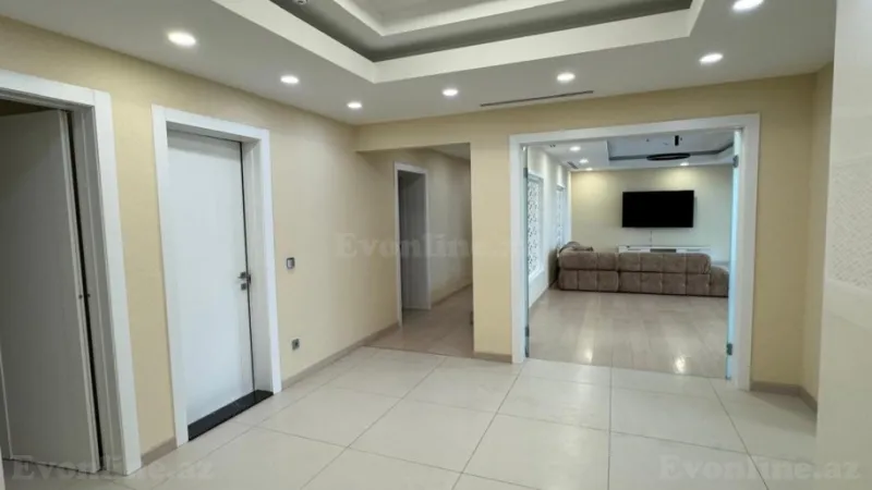 Kirayə verilir 4 otaqlı Mənzil Yeni tikili 365 m² İçərişəhər m. - şəkil 22