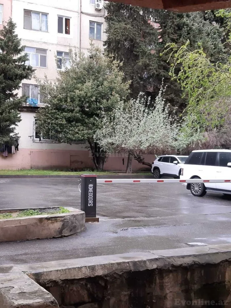 Satılır 1 otaqlı Mənzil Köhnə tikili 30 m² Elmlər Akademiyası m.