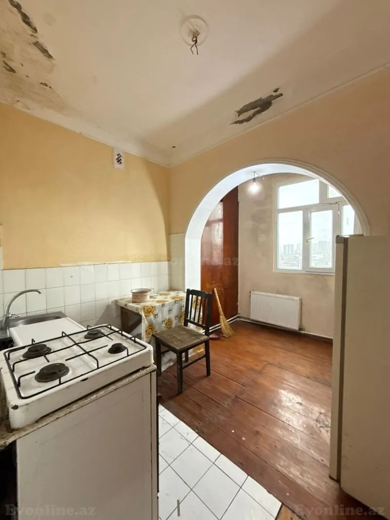 Satılır 1 otaqlı Mənzil Köhnə tikili 50 m² Yasamal - şəkil 2