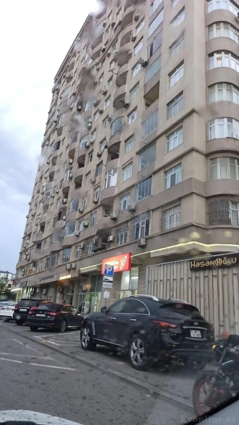 Satılır 3 otaqlı Mənzil Yeni tikili 128 m² 8 Noyabr m.