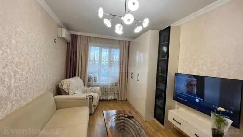 Satılır 2 otaqlı Mənzil Köhnə tikili 70 m² 8 Noyabr m.