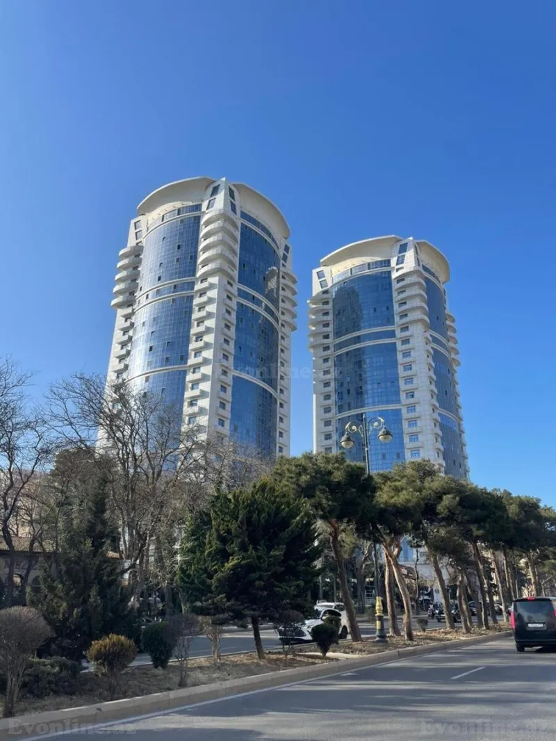 Satılır 3 otaqlı Mənzil Yeni tikili 169 m² 28 May m.