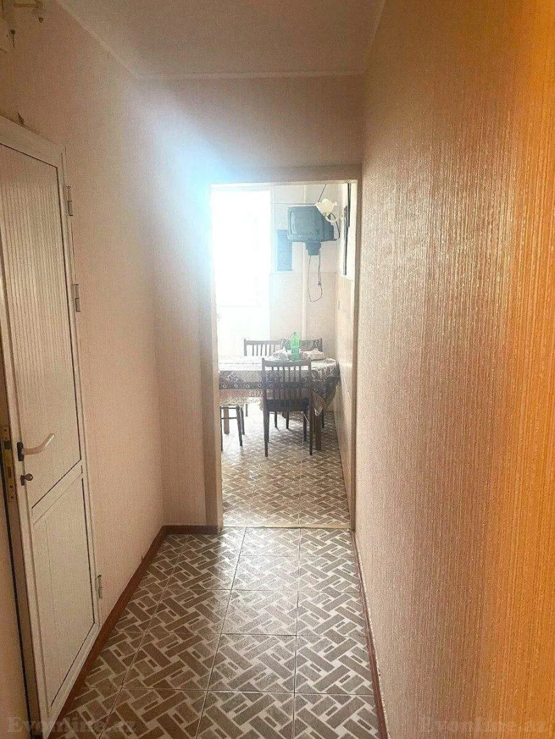 Satılır 2 otaqlı Mənzil Köhnə tikili 55 m² Yasamal r. - şəkil 3