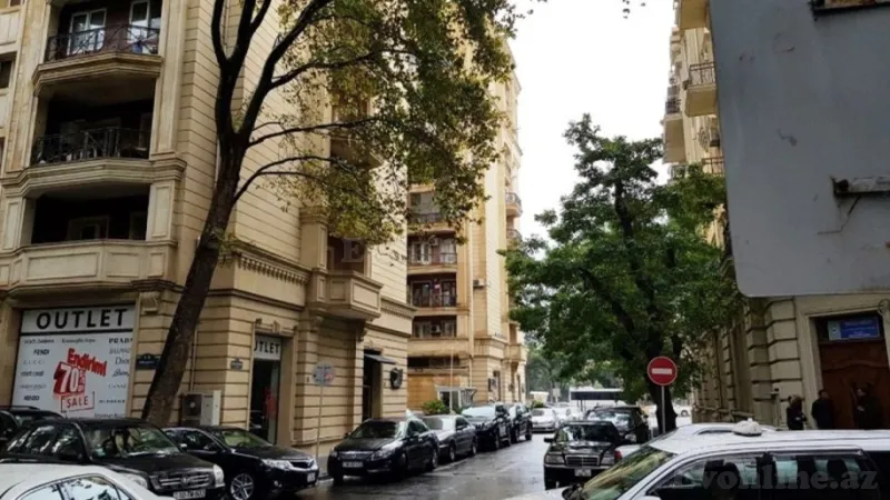 Satılır 3 otaqlı Mənzil Köhnə tikili 144 m² Sahil m.