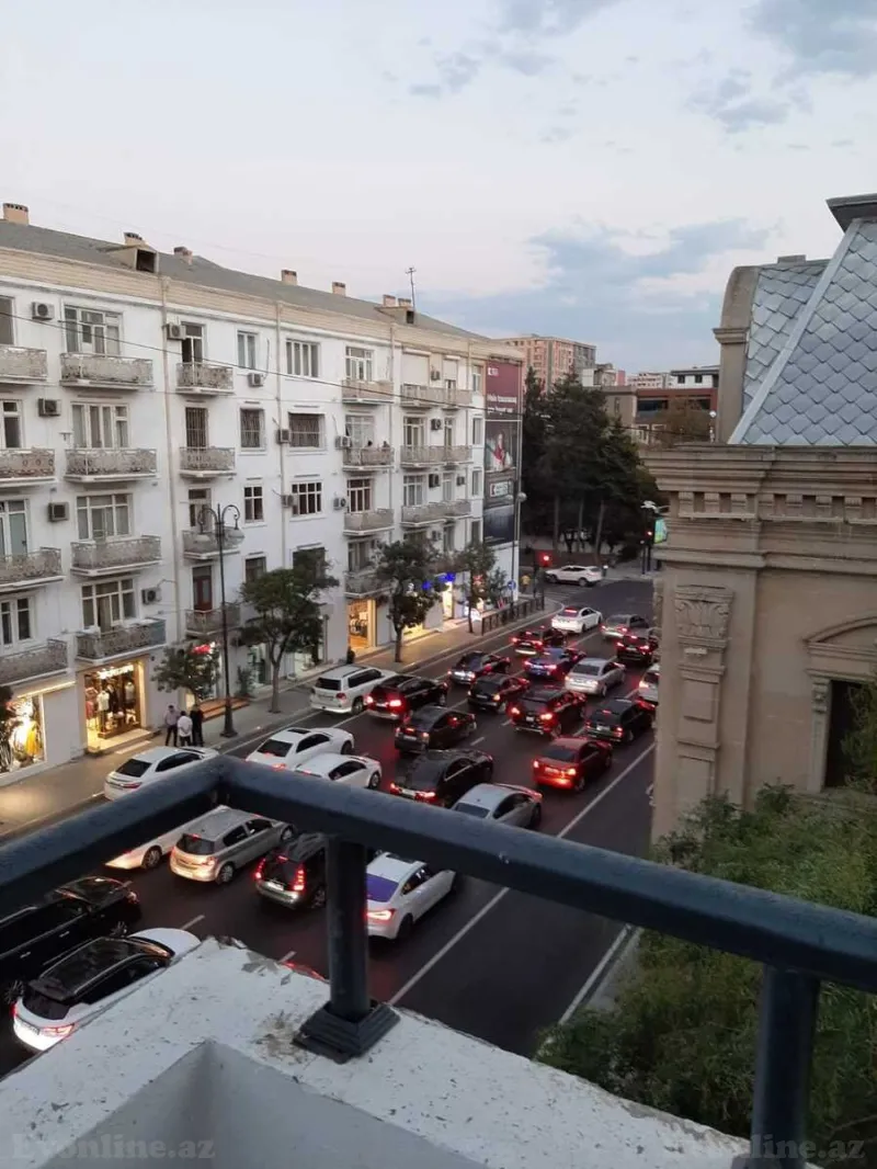 Satılır 3 otaqlı Mənzil Köhnə tikili 94 m² Nəsimi r. - şəkil 2