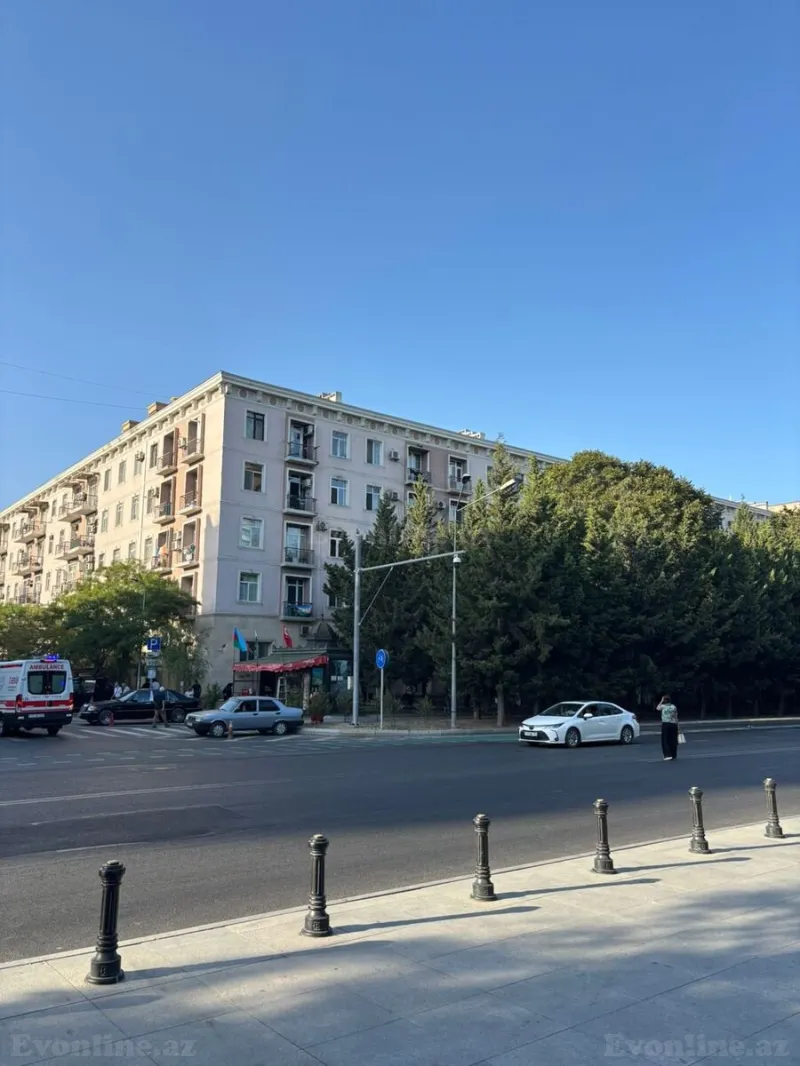 Satılır 4 otaqlı Mənzil Köhnə tikili 110 m² 28 May m.