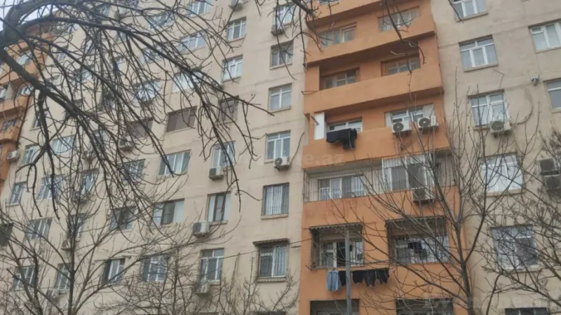 Satılır 2 otaqlı Mənzil Köhnə tikili 65 m² Əhmədli m.