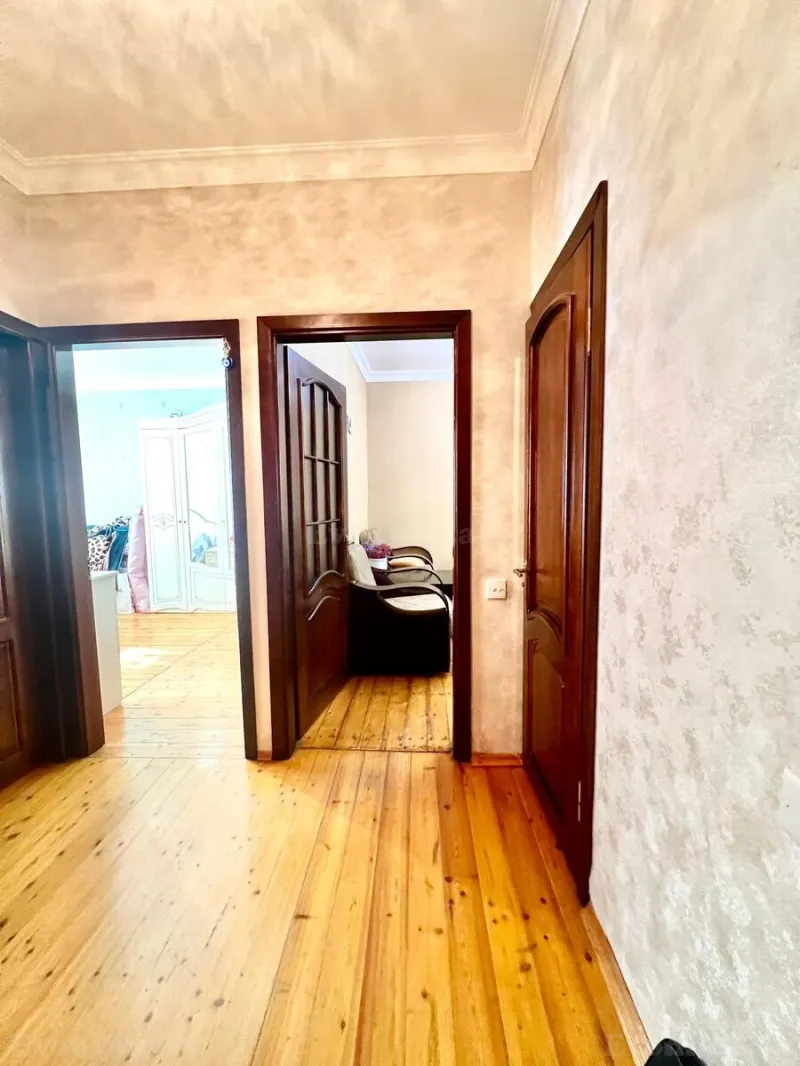 Satılır 3 otaqlı Mənzil Köhnə tikili 75 m² Gənclik m. - şəkil 8