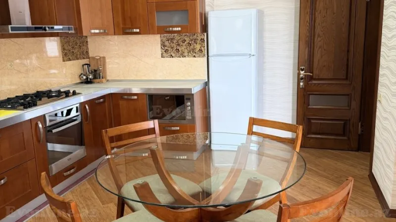 Kirayə verilir 4 otaqlı Mənzil Yeni tikili 200 m² Yasamal - şəkil 11