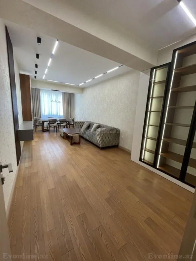 Satılır 3 otaqlı Mənzil Yeni tikili 132.2 m² 28 May m.
