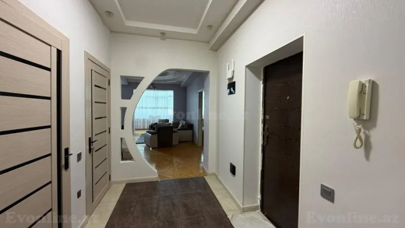 Kirayə verilir 3 otaqlı Mənzil Yeni tikili 130 m² İnşaatçılar m. - şəkil 6