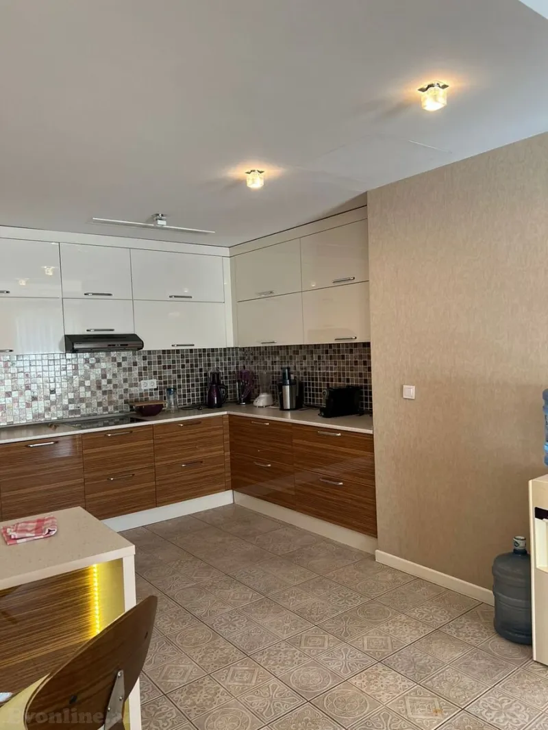 Kirayə verilir 3 otaqlı Mənzil Yeni tikili 138 m² 28 May m. - şəkil 14