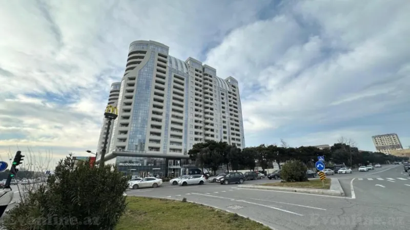 Satılır 4 otaqlı Mənzil Yeni tikili 200 m² Həzi Aslanov