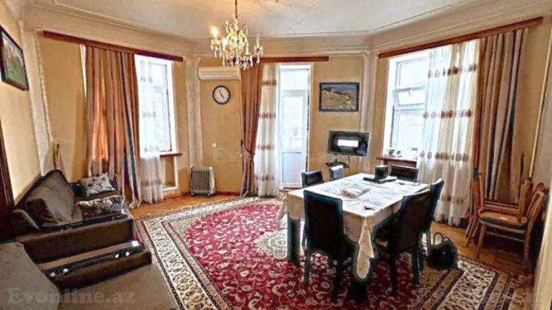 Bakı, Səbail r., İçərişəhər m.da 4 otaqlı mənzil satılır