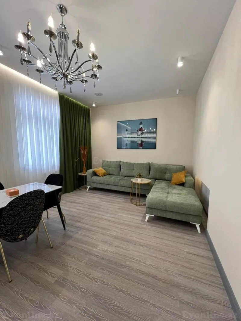 Kirayə verilir 3 otaqlı Mənzil Yeni tikili 100 m² Sahil m.