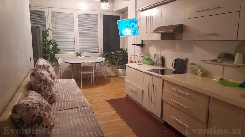 Satılır 2 otaqlı Mənzil Köhnə tikili 68 m² Elmlər Akademiyası m.