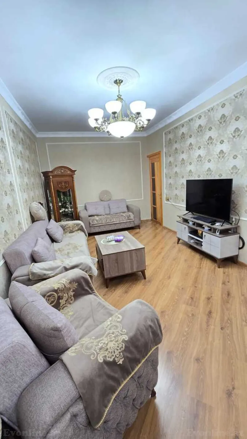 Satılır 3 otaqlı Mənzil Köhnə tikili 80 m² Yeni Yasamal