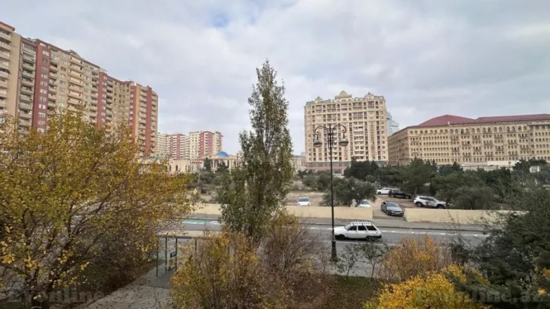 Satılır 4 otaqlı Mənzil Köhnə tikili 120 m² Xətai m.
