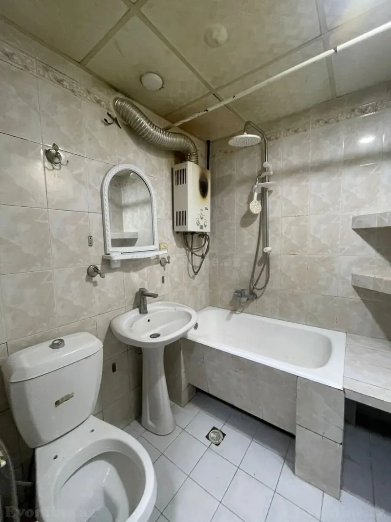 Satılır 1 otaqlı Mənzil Köhnə tikili 35 m² İnşaatçılar m. - şəkil 4