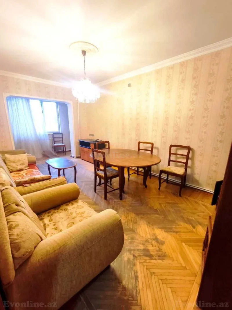 Kirayə verilir 4 otaqlı Mənzil Köhnə tikili 85 m² 8-ci mikrorayon