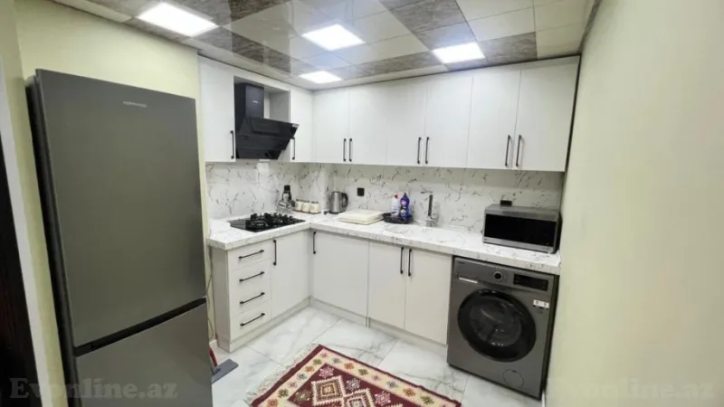 Kirayə verilir 2 otaqlı Mənzil Köhnə tikili 80 m² Sahil m.