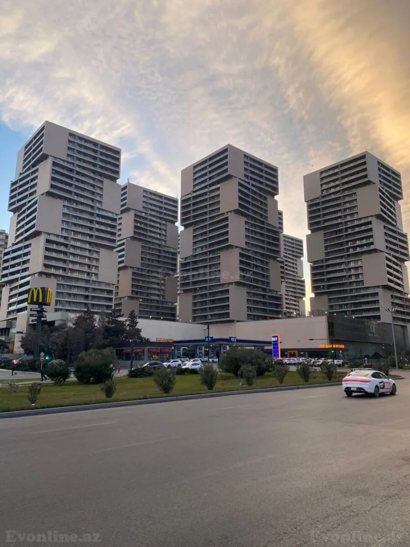 Satılır 3 otaqlı Mənzil Yeni tikili 100 m² 8 Noyabr m.