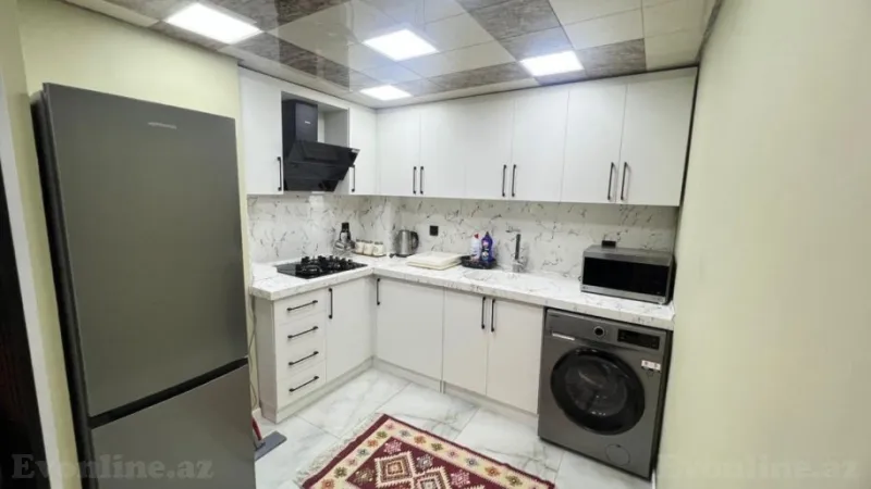 Kirayə verilir 2 otaqlı Mənzil Köhnə tikili 60 m² Sahil m.