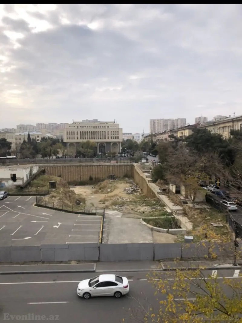 Satılır 3 otaqlı Mənzil Köhnə tikili 98 m² Elmlər Akademiyası m. - şəkil 2