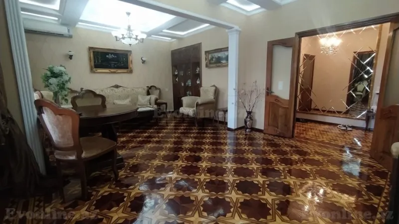 Satılır 4 otaqlı Mənzil Köhnə tikili 110 m² Xalqlar Dostluğu m. - şəkil 2