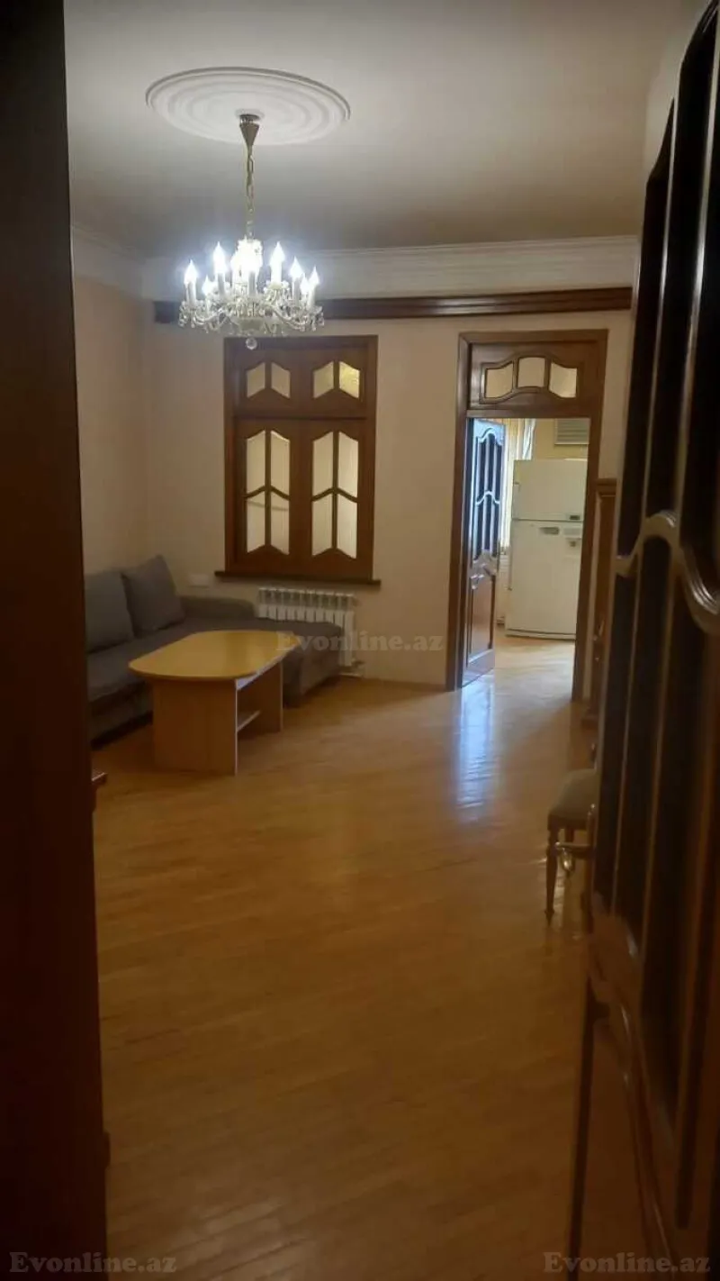 Kirayə verilir 2 otaqlı Mənzil Köhnə tikili 101 m² 28 May m.