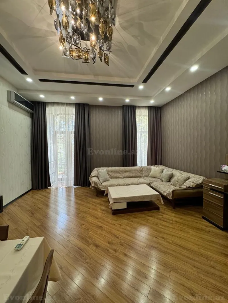 Kirayə verilir 3 otaqlı Mənzil Köhnə tikili 120 m² Sahil m.