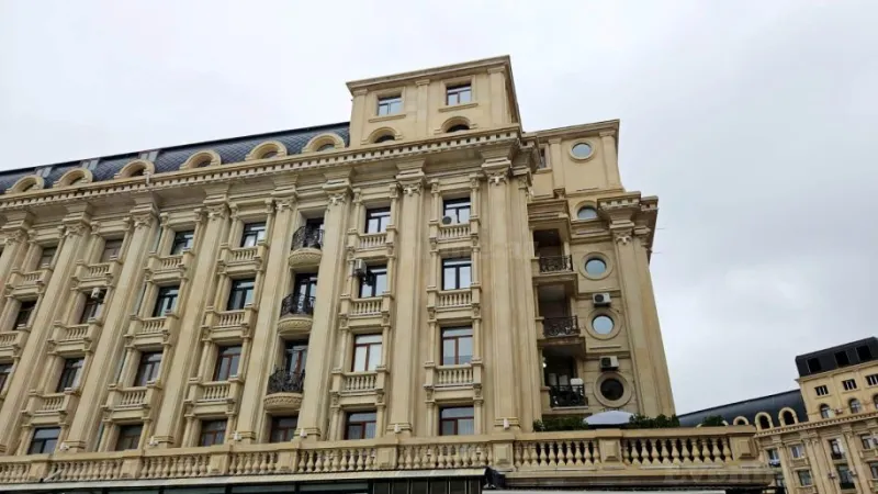 Satılır 3 otaqlı Mənzil Yeni tikili 180 m² Bayıl - şəkil 3