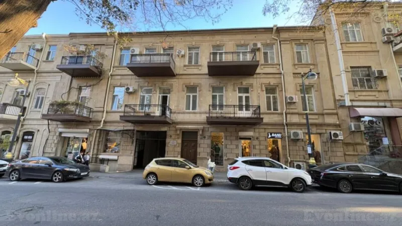 Satılır 3 otaqlı Mənzil Köhnə tikili 85 m² İçərişəhər m.